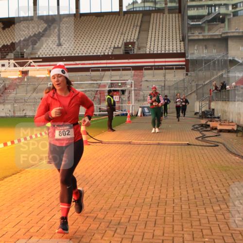 08.12.2024 - St. Pauli X-Mass-Run No. 14 Kathrin Stürmer Photography http://msf.ph/oto/7542435 08.12.2024 09:58:15 Ziel  meine-sportfotos.de