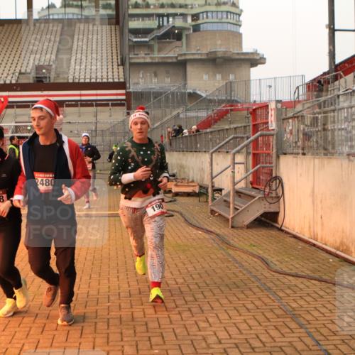08.12.2024 - St. Pauli X-Mass-Run No. 14 Kathrin Stürmer Photography http://msf.ph/oto/7542635 08.12.2024 09:59:30 Ziel  meine-sportfotos.de