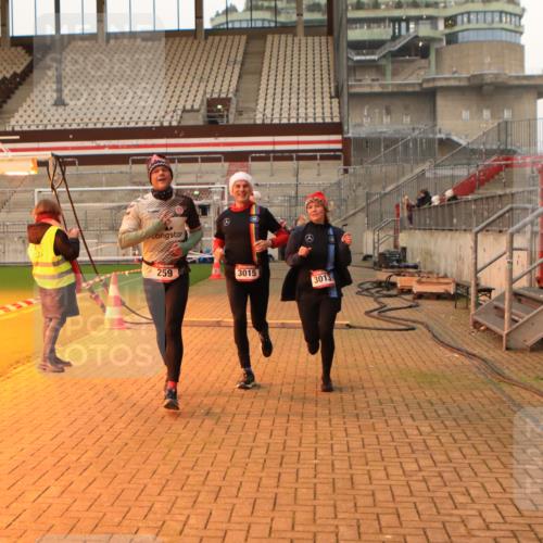 08.12.2024 - St. Pauli X-Mass-Run No. 14 Kathrin Stürmer Photography http://msf.ph/oto/7542714 08.12.2024 10:00:07 Ziel  meine-sportfotos.de