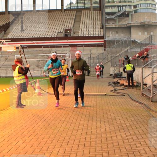 08.12.2024 - St. Pauli X-Mass-Run No. 14 Kathrin Stürmer Photography http://msf.ph/oto/7542794 08.12.2024 10:00:45 Ziel  meine-sportfotos.de