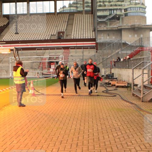 08.12.2024 - St. Pauli X-Mass-Run No. 14 Kathrin Stürmer Photography http://msf.ph/oto/7542915 08.12.2024 10:01:41 Ziel  meine-sportfotos.de