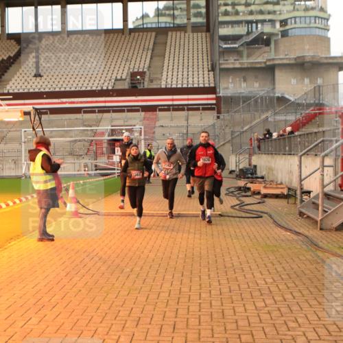 08.12.2024 - St. Pauli X-Mass-Run No. 14 Kathrin Stürmer Photography http://msf.ph/oto/7542917 08.12.2024 10:01:41 Ziel  meine-sportfotos.de