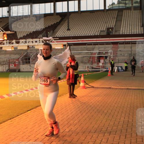 08.12.2024 - St. Pauli X-Mass-Run No. 14 Kathrin Stürmer Photography http://msf.ph/oto/7542972 08.12.2024 10:01:56 Ziel  meine-sportfotos.de