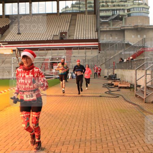 08.12.2024 - St. Pauli X-Mass-Run No. 14 Kathrin Stürmer Photography http://msf.ph/oto/7542999 08.12.2024 10:02:05 Ziel  meine-sportfotos.de