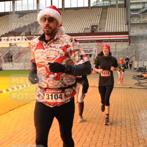 08.12.2024 - St. Pauli X-Mass-Run No. 14 Kathrin Stürmer Photography http://msf.ph/oto/7543056 08.12.2024 10:02:34 Ziel  meine-sportfotos.de