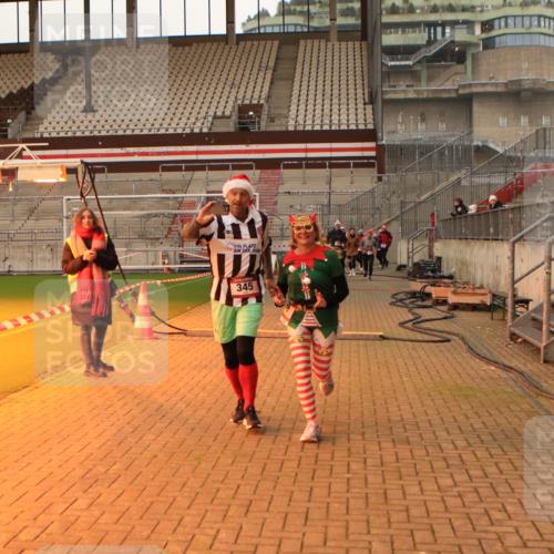 08.12.2024 - St. Pauli X-Mass-Run No. 14 Kathrin Stürmer Photography http://msf.ph/oto/7543062 08.12.2024 10:02:37 Ziel  meine-sportfotos.de