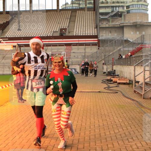 08.12.2024 - St. Pauli X-Mass-Run No. 14 Kathrin Stürmer Photography http://msf.ph/oto/7543066 08.12.2024 10:02:38 Ziel  meine-sportfotos.de