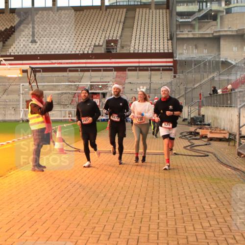 08.12.2024 - St. Pauli X-Mass-Run No. 14 Kathrin Stürmer Photography http://msf.ph/oto/7543112 08.12.2024 10:03:32 Ziel  meine-sportfotos.de