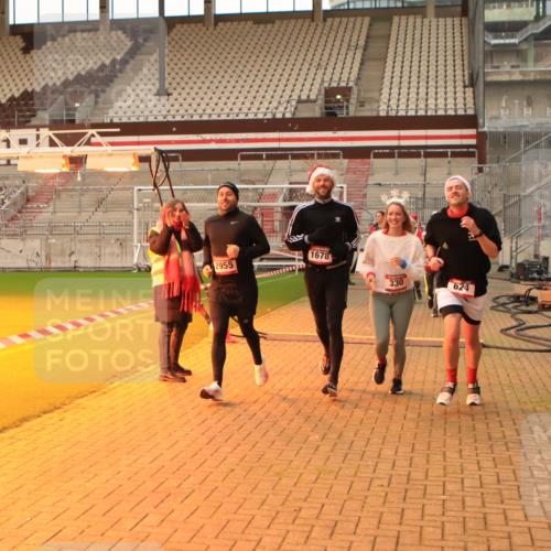 08.12.2024 - St. Pauli X-Mass-Run No. 14 Kathrin Stürmer Photography http://msf.ph/oto/7543115 08.12.2024 10:03:33 Ziel  meine-sportfotos.de