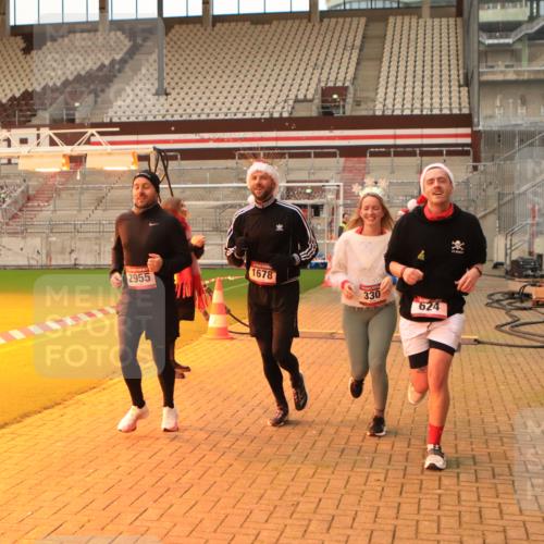 08.12.2024 - St. Pauli X-Mass-Run No. 14 Kathrin Stürmer Photography http://msf.ph/oto/7543118 08.12.2024 10:03:34 Ziel  meine-sportfotos.de