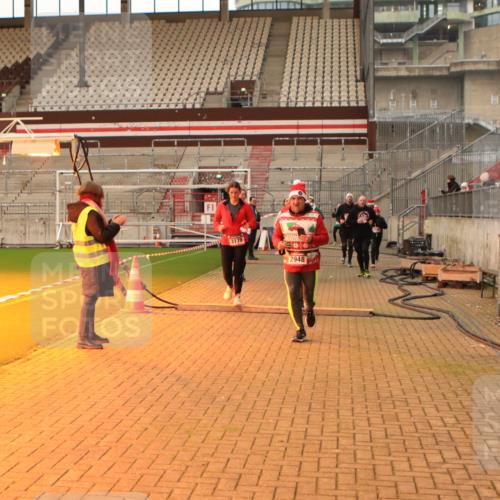 08.12.2024 - St. Pauli X-Mass-Run No. 14 Kathrin Stürmer Photography http://msf.ph/oto/7543124 08.12.2024 10:03:36 Ziel  meine-sportfotos.de