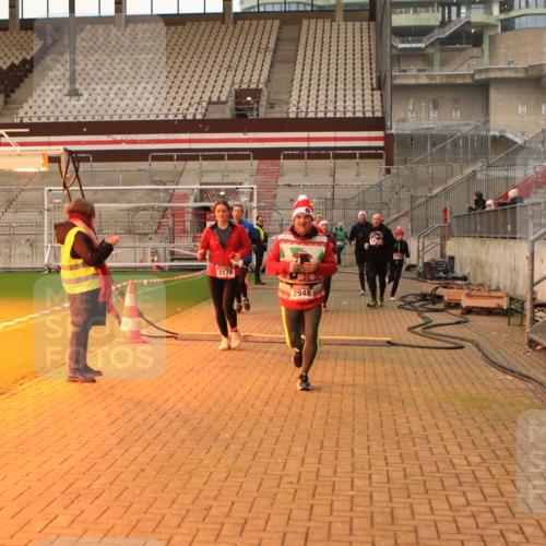 08.12.2024 - St. Pauli X-Mass-Run No. 14 Kathrin Stürmer Photography http://msf.ph/oto/7543126 08.12.2024 10:03:36 Ziel  meine-sportfotos.de