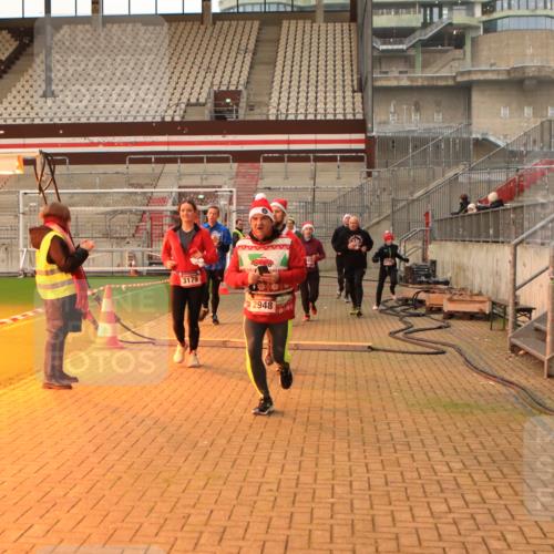 08.12.2024 - St. Pauli X-Mass-Run No. 14 Kathrin Stürmer Photography http://msf.ph/oto/7543127 08.12.2024 10:03:36 Ziel  meine-sportfotos.de