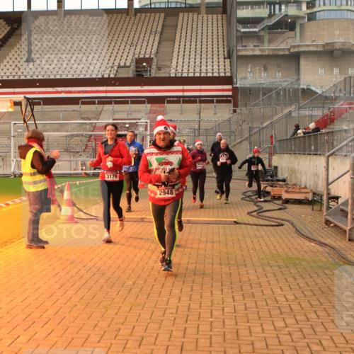 08.12.2024 - St. Pauli X-Mass-Run No. 14 Kathrin Stürmer Photography http://msf.ph/oto/7543128 08.12.2024 10:03:37 Ziel  meine-sportfotos.de