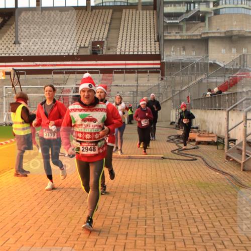 08.12.2024 - St. Pauli X-Mass-Run No. 14 Kathrin Stürmer Photography http://msf.ph/oto/7543132 08.12.2024 10:03:37 Ziel  meine-sportfotos.de