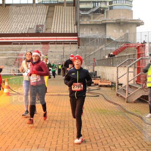 08.12.2024 - St. Pauli X-Mass-Run No. 14 Kathrin Stürmer Photography http://msf.ph/oto/7543143 08.12.2024 10:03:40 Ziel  meine-sportfotos.de