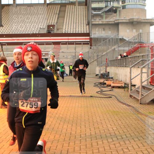 08.12.2024 - St. Pauli X-Mass-Run No. 14 Kathrin Stürmer Photography http://msf.ph/oto/7543146 08.12.2024 10:03:40 Ziel  meine-sportfotos.de
