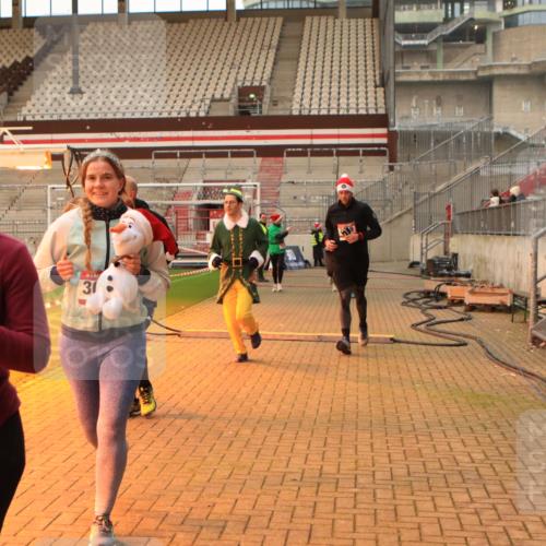 08.12.2024 - St. Pauli X-Mass-Run No. 14 Kathrin Stürmer Photography http://msf.ph/oto/7543148 08.12.2024 10:03:41 Ziel  meine-sportfotos.de