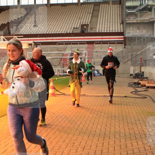 08.12.2024 - St. Pauli X-Mass-Run No. 14 Kathrin Stürmer Photography http://msf.ph/oto/7543150 08.12.2024 10:03:41 Ziel  meine-sportfotos.de