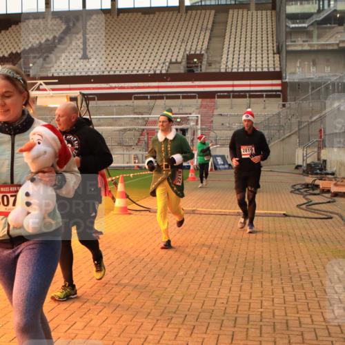 08.12.2024 - St. Pauli X-Mass-Run No. 14 Kathrin Stürmer Photography http://msf.ph/oto/7543151 08.12.2024 10:03:41 Ziel  meine-sportfotos.de