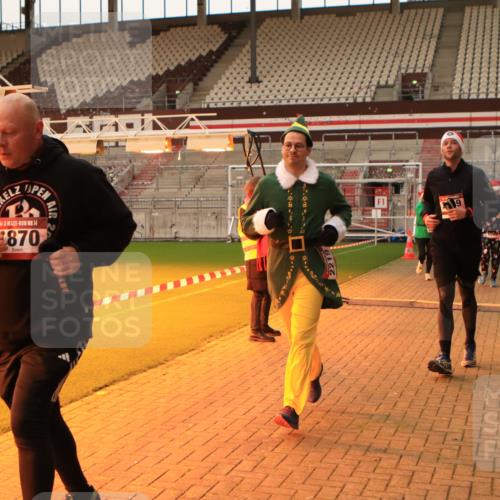 08.12.2024 - St. Pauli X-Mass-Run No. 14 Kathrin Stürmer Photography http://msf.ph/oto/7543156 08.12.2024 10:03:42 Ziel  meine-sportfotos.de