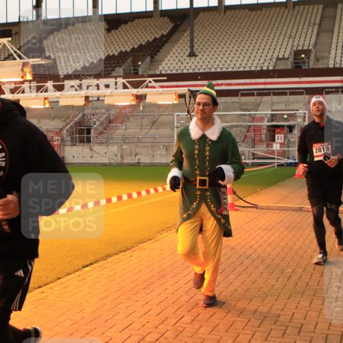 08.12.2024 - St. Pauli X-Mass-Run No. 14 Kathrin Stürmer Photography http://msf.ph/oto/7543157 08.12.2024 10:03:42 Ziel  meine-sportfotos.de