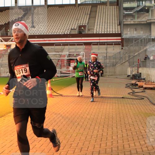 08.12.2024 - St. Pauli X-Mass-Run No. 14 Kathrin Stürmer Photography http://msf.ph/oto/7543162 08.12.2024 10:03:44 Ziel  meine-sportfotos.de