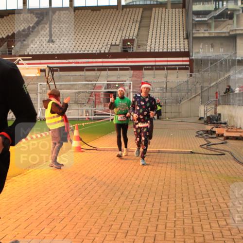 08.12.2024 - St. Pauli X-Mass-Run No. 14 Kathrin Stürmer Photography http://msf.ph/oto/7543164 08.12.2024 10:03:44 Ziel  meine-sportfotos.de