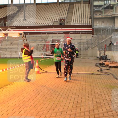 08.12.2024 - St. Pauli X-Mass-Run No. 14 Kathrin Stürmer Photography http://msf.ph/oto/7543165 08.12.2024 10:03:45 Ziel  meine-sportfotos.de