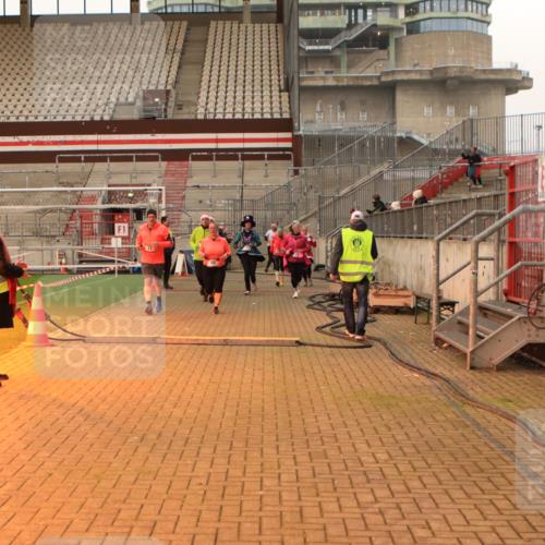 08.12.2024 - St. Pauli X-Mass-Run No. 14 Kathrin Stürmer Photography http://msf.ph/oto/7543207 08.12.2024 10:04:02 Ziel  meine-sportfotos.de