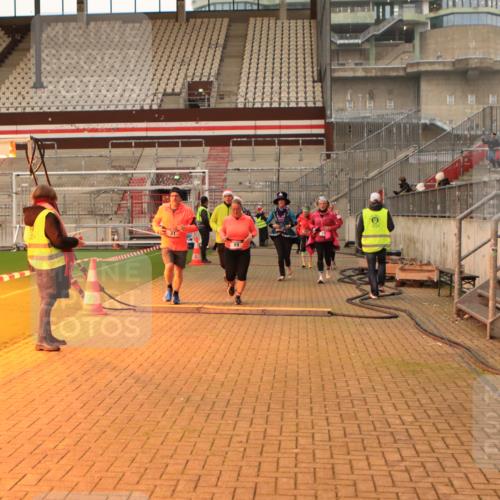 08.12.2024 - St. Pauli X-Mass-Run No. 14 Kathrin Stürmer Photography http://msf.ph/oto/7543214 08.12.2024 10:04:04 Ziel  meine-sportfotos.de