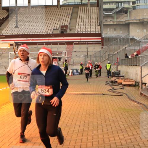 08.12.2024 - St. Pauli X-Mass-Run No. 14 Kathrin Stürmer Photography http://msf.ph/oto/7543224 08.12.2024 10:04:12 Ziel  meine-sportfotos.de