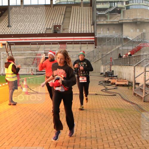 08.12.2024 - St. Pauli X-Mass-Run No. 14 Kathrin Stürmer Photography http://msf.ph/oto/7543263 08.12.2024 10:04:23 Ziel  meine-sportfotos.de