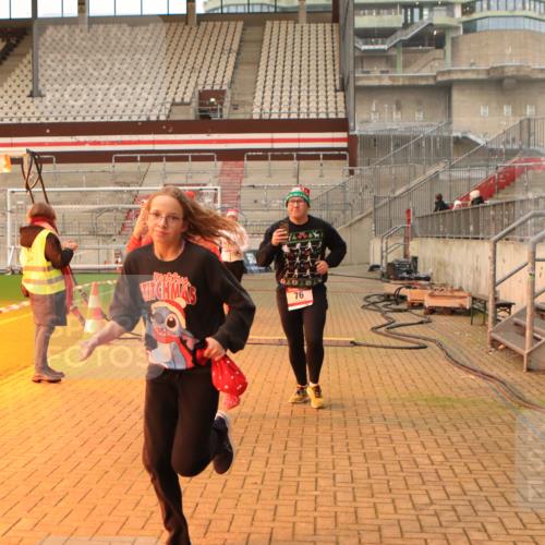 08.12.2024 - St. Pauli X-Mass-Run No. 14 Kathrin Stürmer Photography http://msf.ph/oto/7543264 08.12.2024 10:04:23 Ziel  meine-sportfotos.de