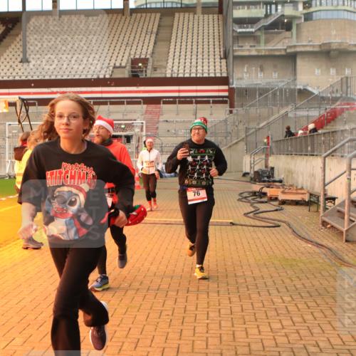 08.12.2024 - St. Pauli X-Mass-Run No. 14 Kathrin Stürmer Photography http://msf.ph/oto/7543265 08.12.2024 10:04:23 Ziel  meine-sportfotos.de