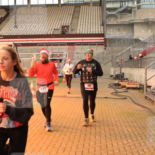08.12.2024 - St. Pauli X-Mass-Run No. 14 Kathrin Stürmer Photography http://msf.ph/oto/7543266 08.12.2024 10:04:24 Ziel  meine-sportfotos.de