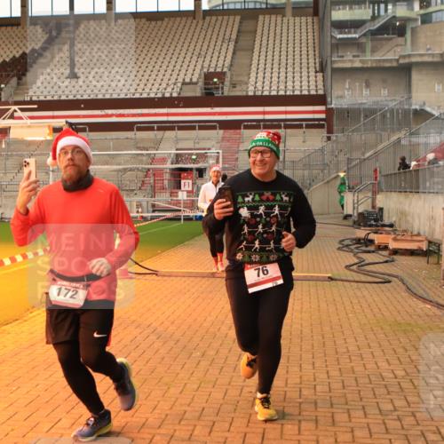 08.12.2024 - St. Pauli X-Mass-Run No. 14 Kathrin Stürmer Photography http://msf.ph/oto/7543269 08.12.2024 10:04:24 Ziel  meine-sportfotos.de