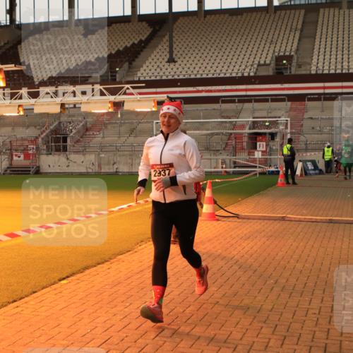 08.12.2024 - St. Pauli X-Mass-Run No. 14 Kathrin Stürmer Photography http://msf.ph/oto/7543277 08.12.2024 10:04:27 Ziel  meine-sportfotos.de