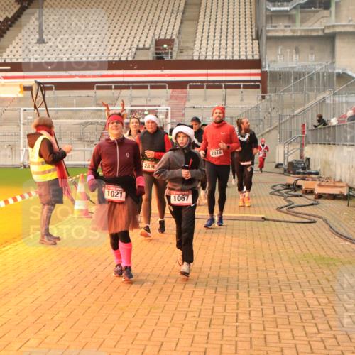 08.12.2024 - St. Pauli X-Mass-Run No. 14 Kathrin Stürmer Photography http://msf.ph/oto/7543309 08.12.2024 10:04:46 Ziel  meine-sportfotos.de