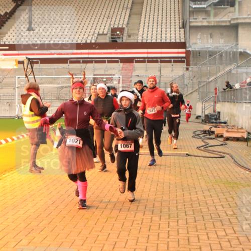 08.12.2024 - St. Pauli X-Mass-Run No. 14 Kathrin Stürmer Photography http://msf.ph/oto/7543310 08.12.2024 10:04:46 Ziel  meine-sportfotos.de