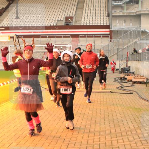 08.12.2024 - St. Pauli X-Mass-Run No. 14 Kathrin Stürmer Photography http://msf.ph/oto/7543312 08.12.2024 10:04:47 Ziel  meine-sportfotos.de