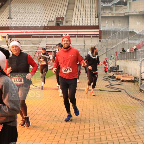 08.12.2024 - St. Pauli X-Mass-Run No. 14 Kathrin Stürmer Photography http://msf.ph/oto/7543318 08.12.2024 10:04:48 Ziel  meine-sportfotos.de