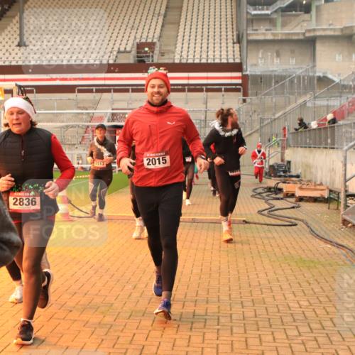 08.12.2024 - St. Pauli X-Mass-Run No. 14 Kathrin Stürmer Photography http://msf.ph/oto/7543319 08.12.2024 10:04:48 Ziel  meine-sportfotos.de