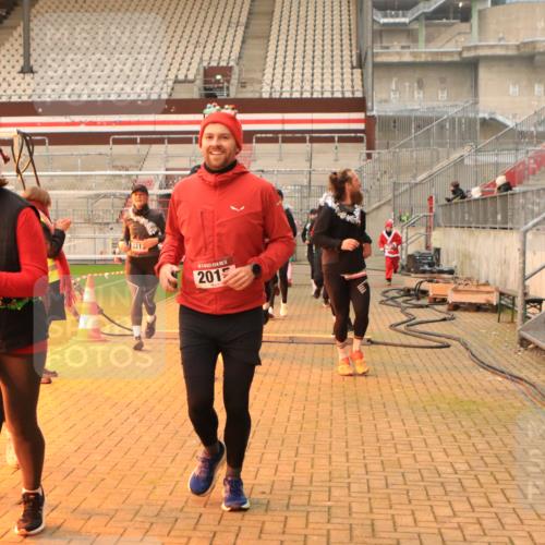08.12.2024 - St. Pauli X-Mass-Run No. 14 Kathrin Stürmer Photography http://msf.ph/oto/7543320 08.12.2024 10:04:48 Ziel  meine-sportfotos.de