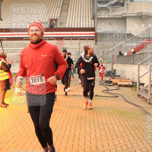 08.12.2024 - St. Pauli X-Mass-Run No. 14 Kathrin Stürmer Photography http://msf.ph/oto/7543322 08.12.2024 10:04:49 Ziel  meine-sportfotos.de