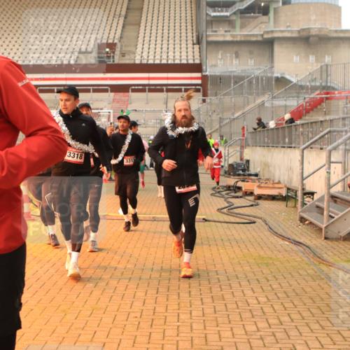 08.12.2024 - St. Pauli X-Mass-Run No. 14 Kathrin Stürmer Photography http://msf.ph/oto/7543325 08.12.2024 10:04:49 Ziel  meine-sportfotos.de