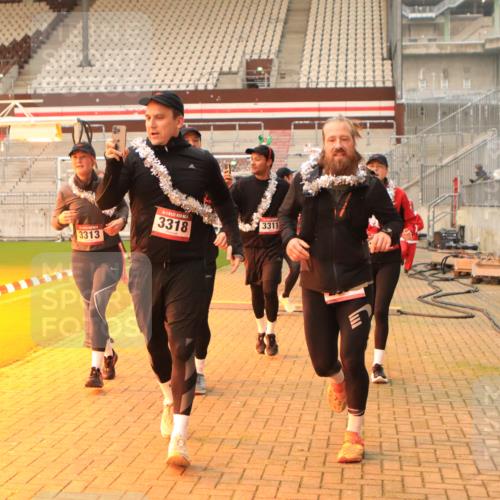 08.12.2024 - St. Pauli X-Mass-Run No. 14 Kathrin Stürmer Photography http://msf.ph/oto/7543327 08.12.2024 10:04:50 Ziel  meine-sportfotos.de