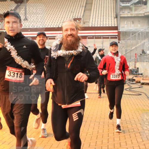 08.12.2024 - St. Pauli X-Mass-Run No. 14 Kathrin Stürmer Photography http://msf.ph/oto/7543331 08.12.2024 10:04:51 Ziel  meine-sportfotos.de