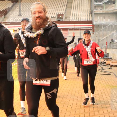 08.12.2024 - St. Pauli X-Mass-Run No. 14 Kathrin Stürmer Photography http://msf.ph/oto/7543332 08.12.2024 10:04:51 Ziel  meine-sportfotos.de
