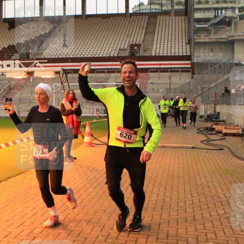 08.12.2024 - St. Pauli X-Mass-Run No. 14 Kathrin Stürmer Photography http://msf.ph/oto/7543368 08.12.2024 10:05:04 Ziel  meine-sportfotos.de